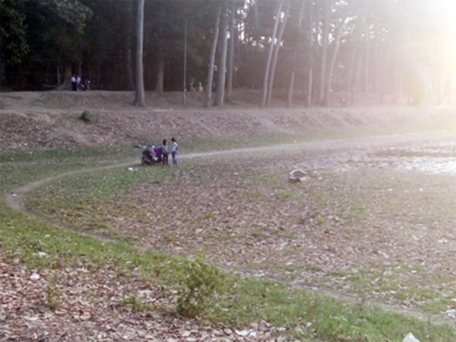 Trà[-]Vinh:[-]Ao[-]bà[-]Om[-]kêu[-]cứu[-]vì[-]nứt[-]nẻ,[-]khô[-]hạn